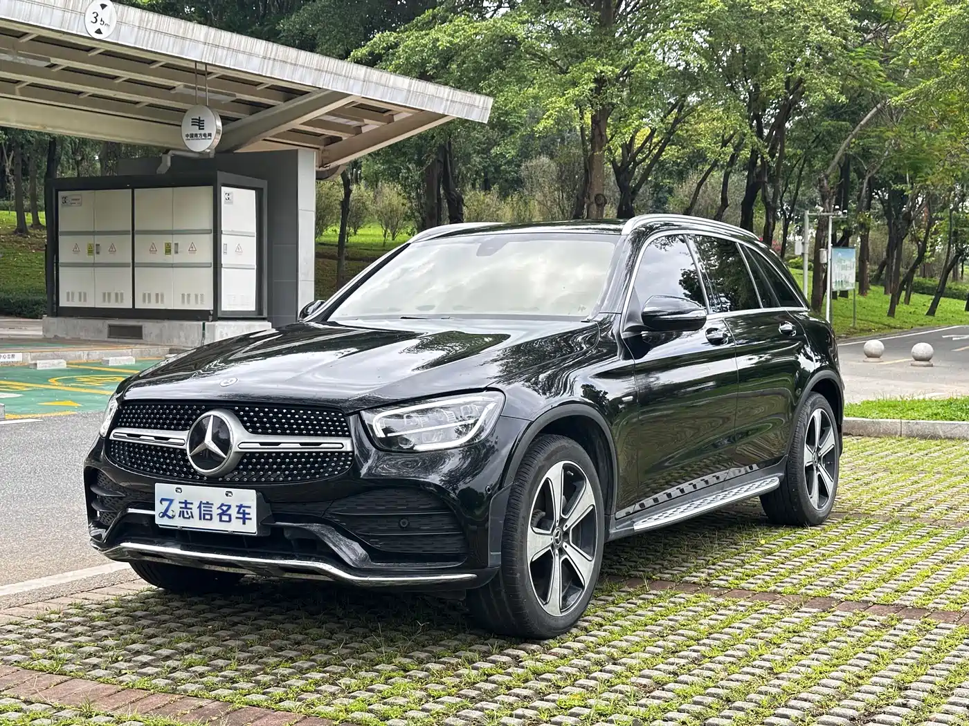 Mercedes-Benz GLC 2022 Facelift GLC 300 L 4MATIC Dynamic Collector's Edition фото 3