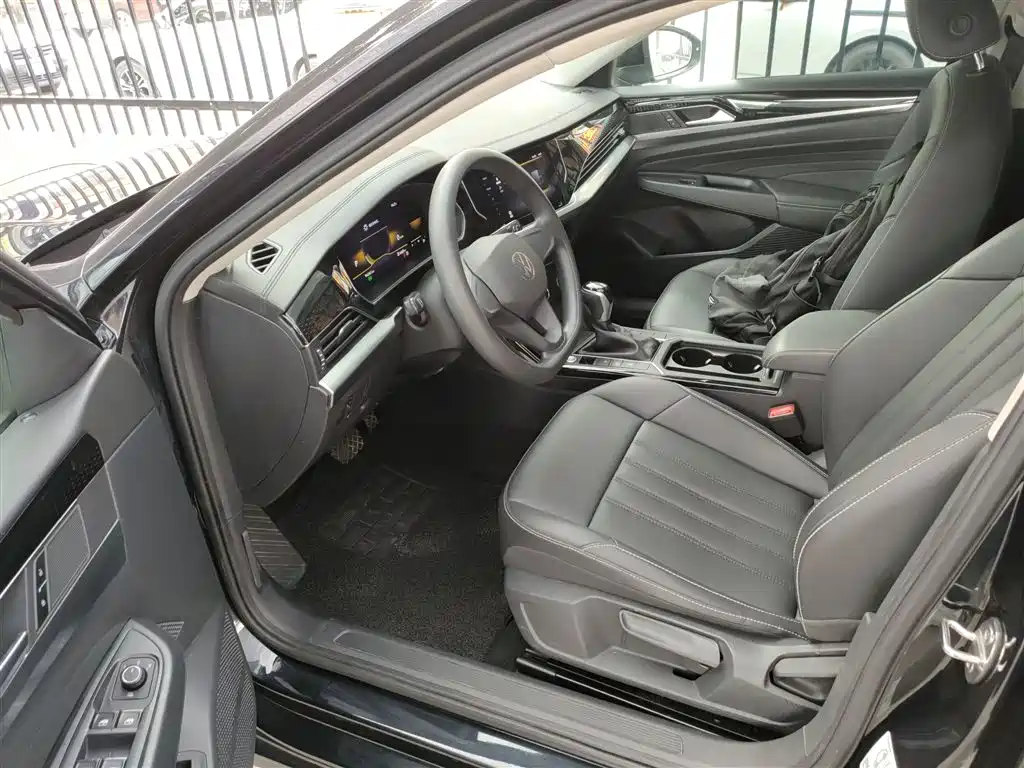 Volkswagen Passat 2022 280TSI Business Edition фото 12