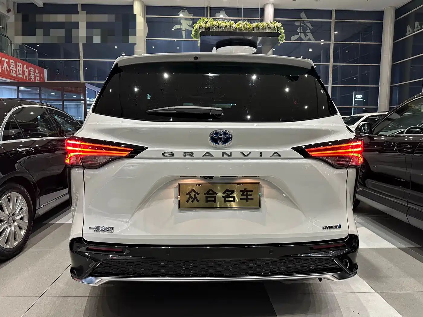 Toyota Granvia 2023 2022 Model Year 2.5L Hybrid Flagship Edition