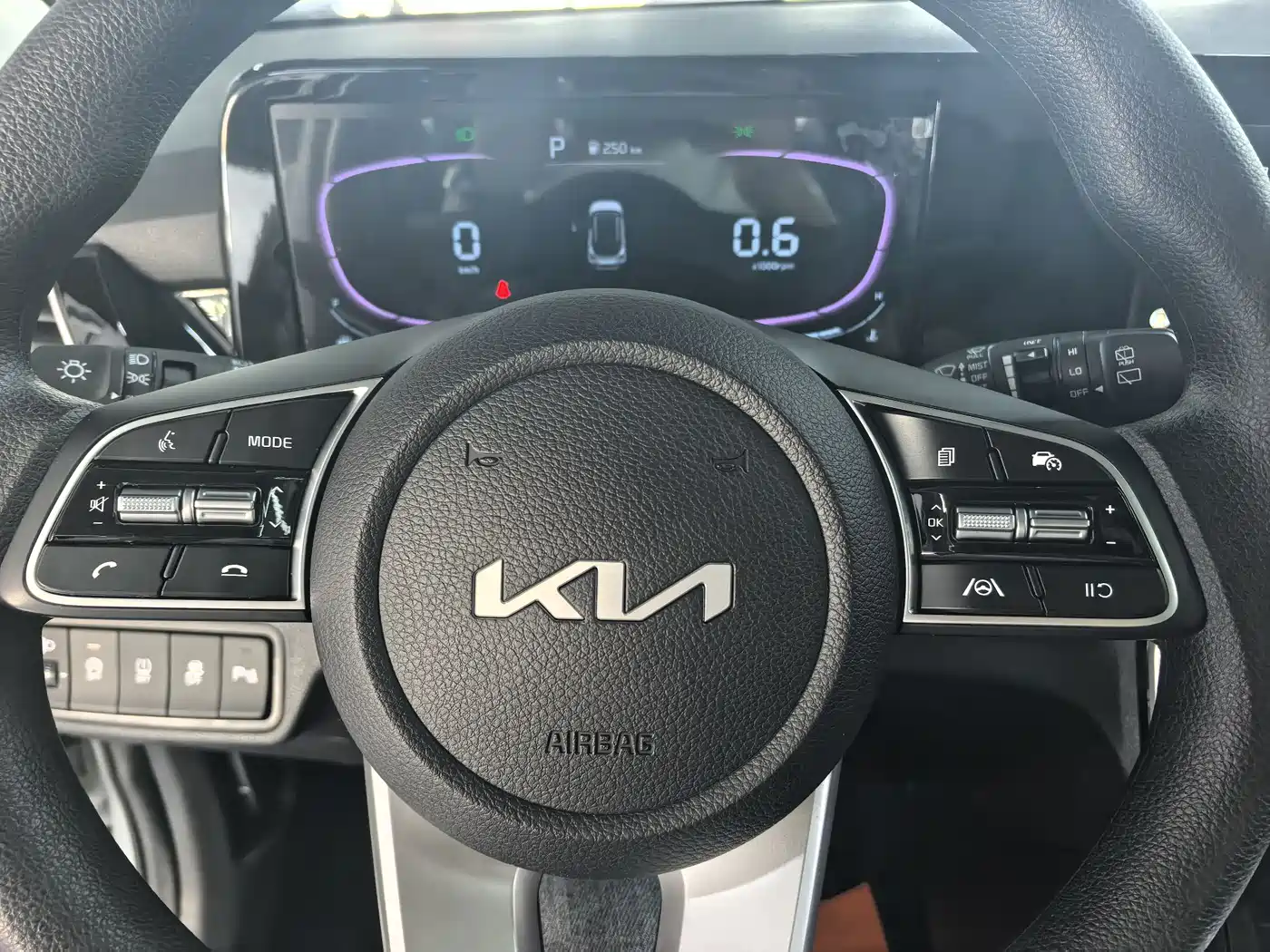 Kia Seltos 2023 1.5L CVT Luxury Edition фото 16