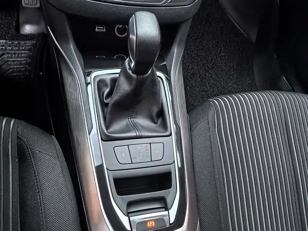 Peugeot 408 2014 1.8L Automatic Luxury Edition фото 15