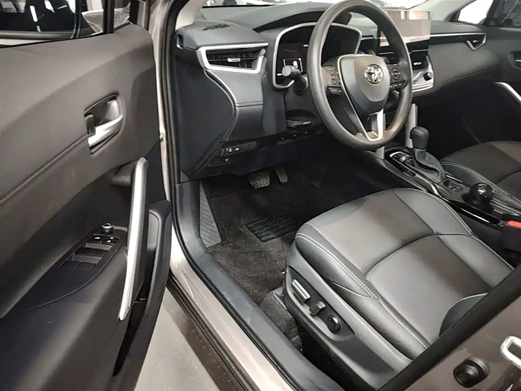 Toyota Frontlander 2024 2.0L Smart Hybrid Dual Engine Luxury Edition фото 16
