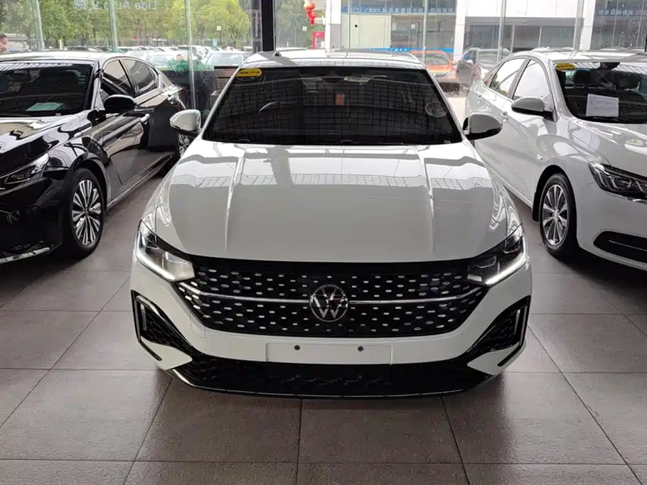 Volkswagen Lavida 2023 Facelift 1.5L Automatic 5 Million Edition фото 2