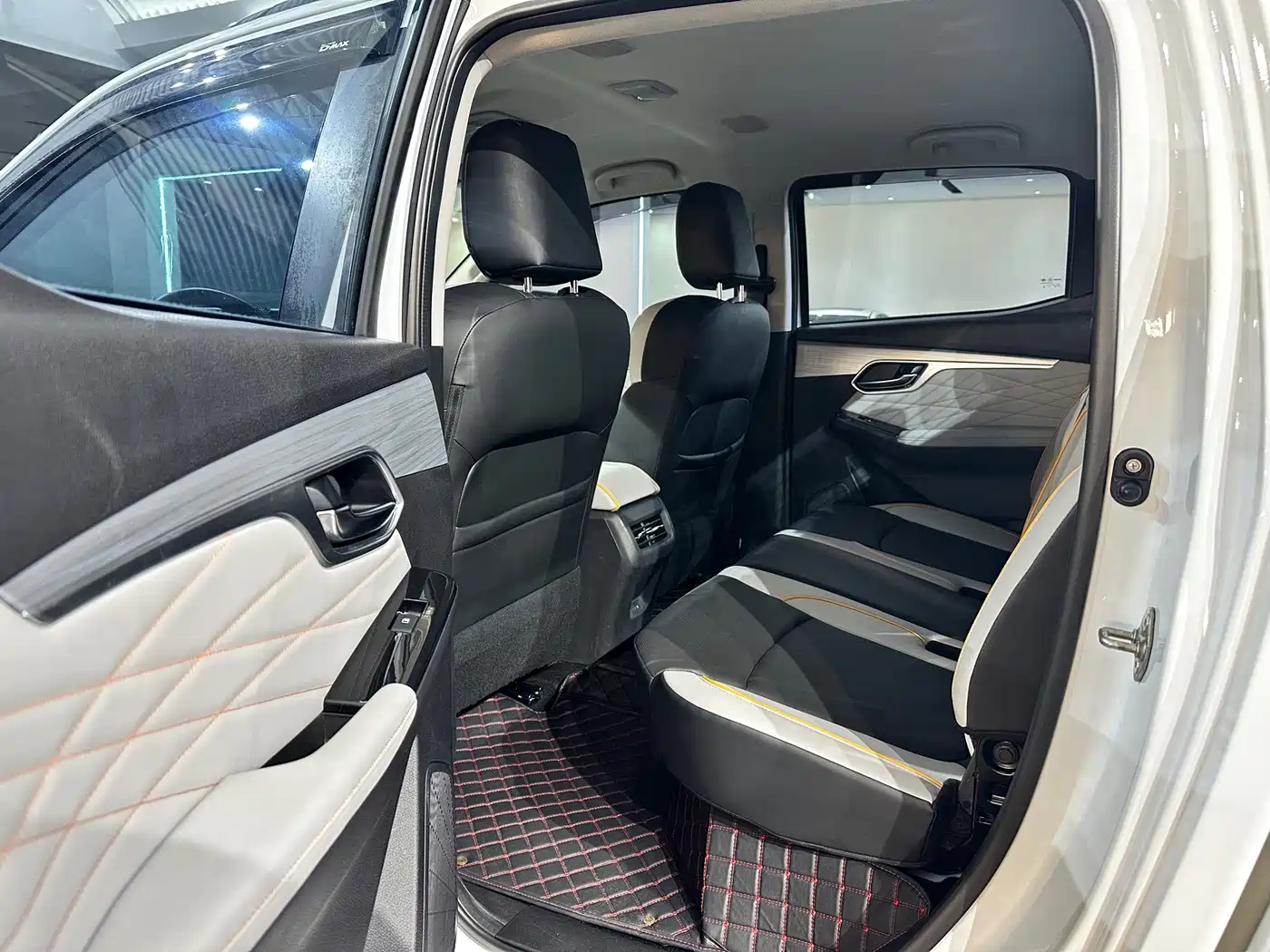 Фото 10 - Isuzu D-MAX