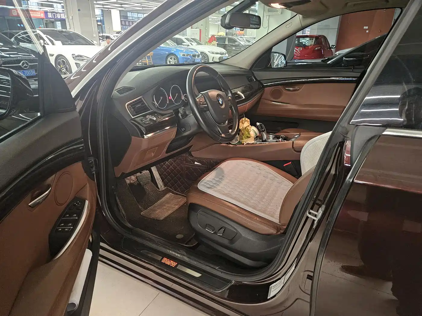 BMW 5 Series GT 2014 535i Leading фото 4