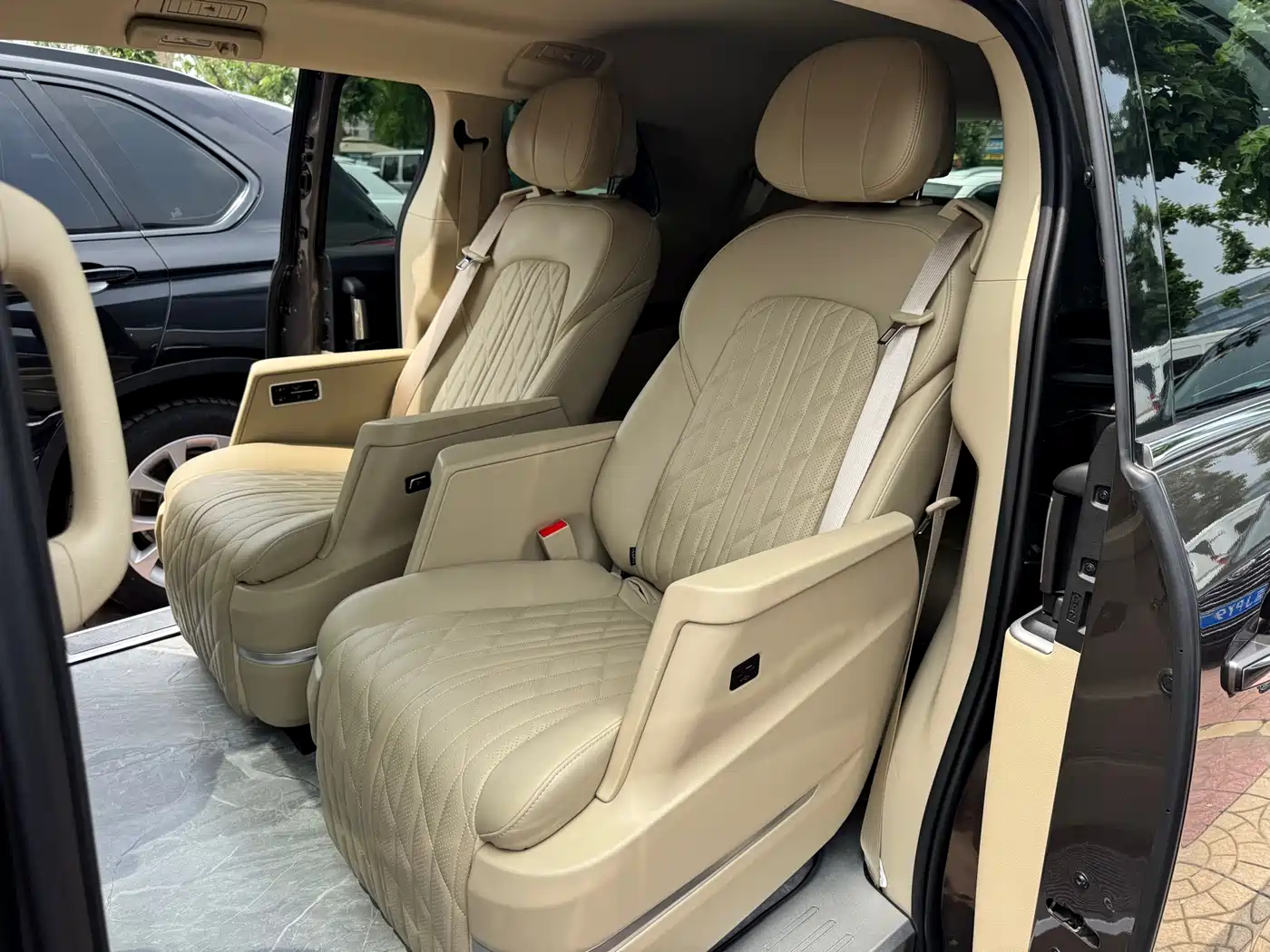Buick GL8 2023 Land Business Class 652T Luxury фото 2