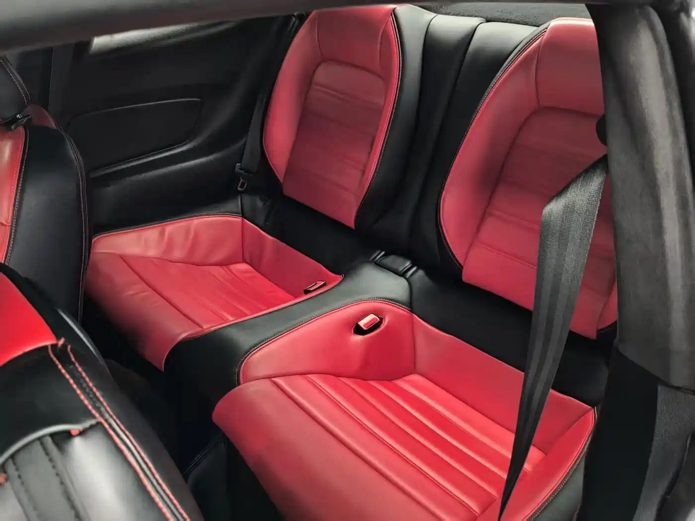 Photo 11 - Ford Mustang