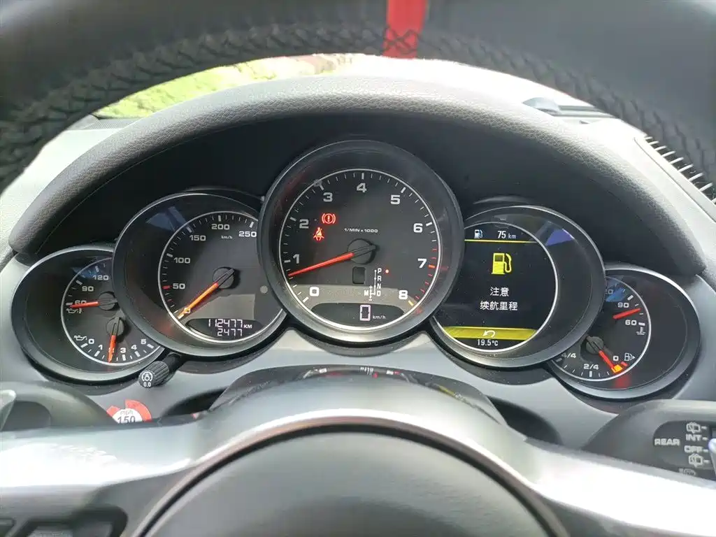 Porsche Cayenne 2016 Cayenne Platinum Edition 3.0T фото 4