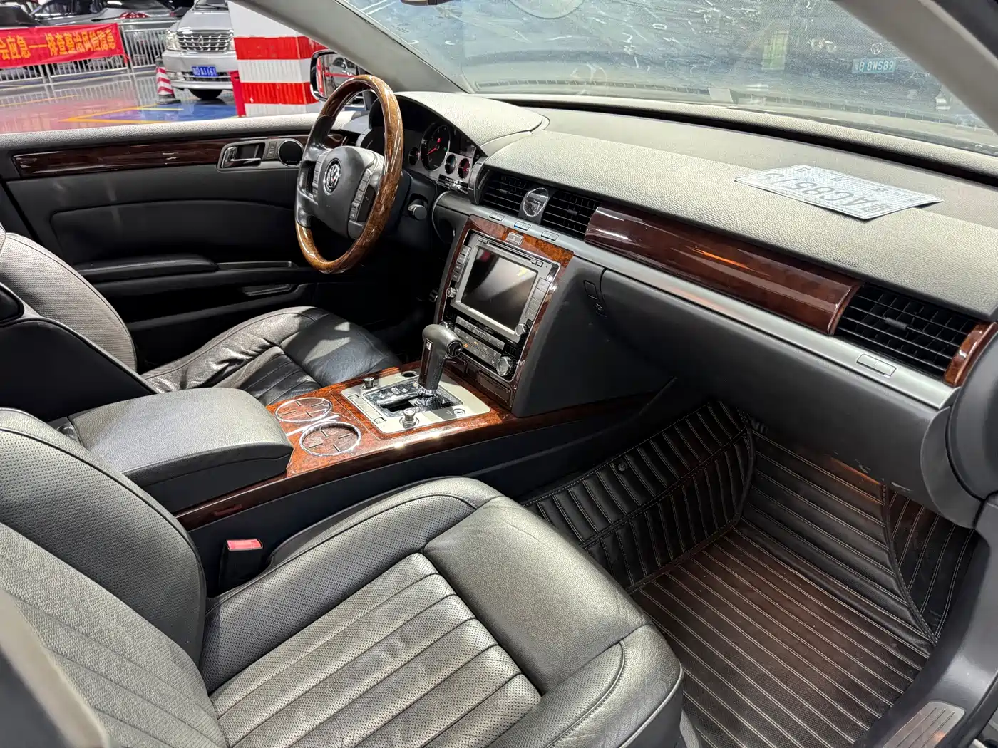 Volkswagen Phaeton 2011 2011 3.6L V6 5-Seater Extended Comfort