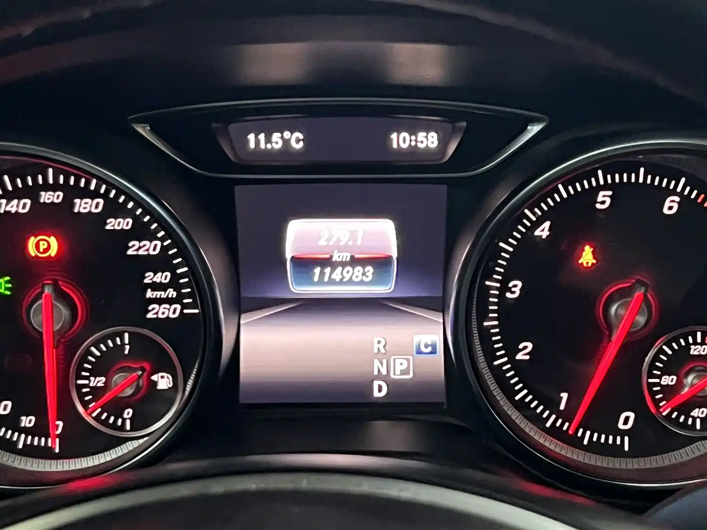 Mercedes-Benz GLA 2018 GLA 200 Dynamic фото 17