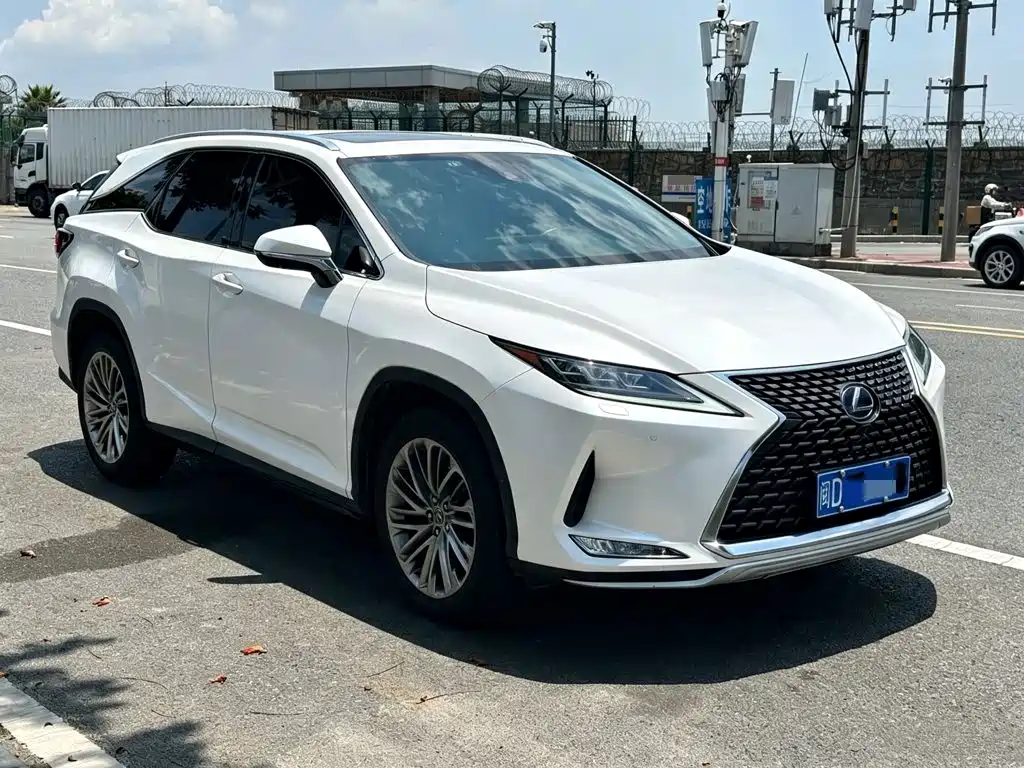 Фото 3 - Lexus RX