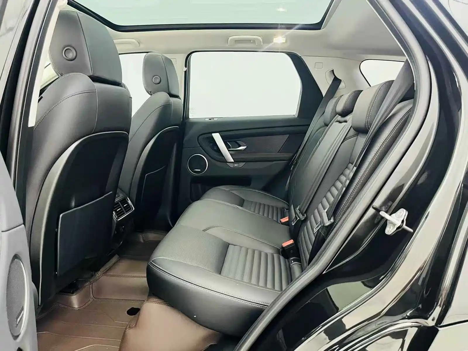 صورة 9 - Land Rover Discovery Sport