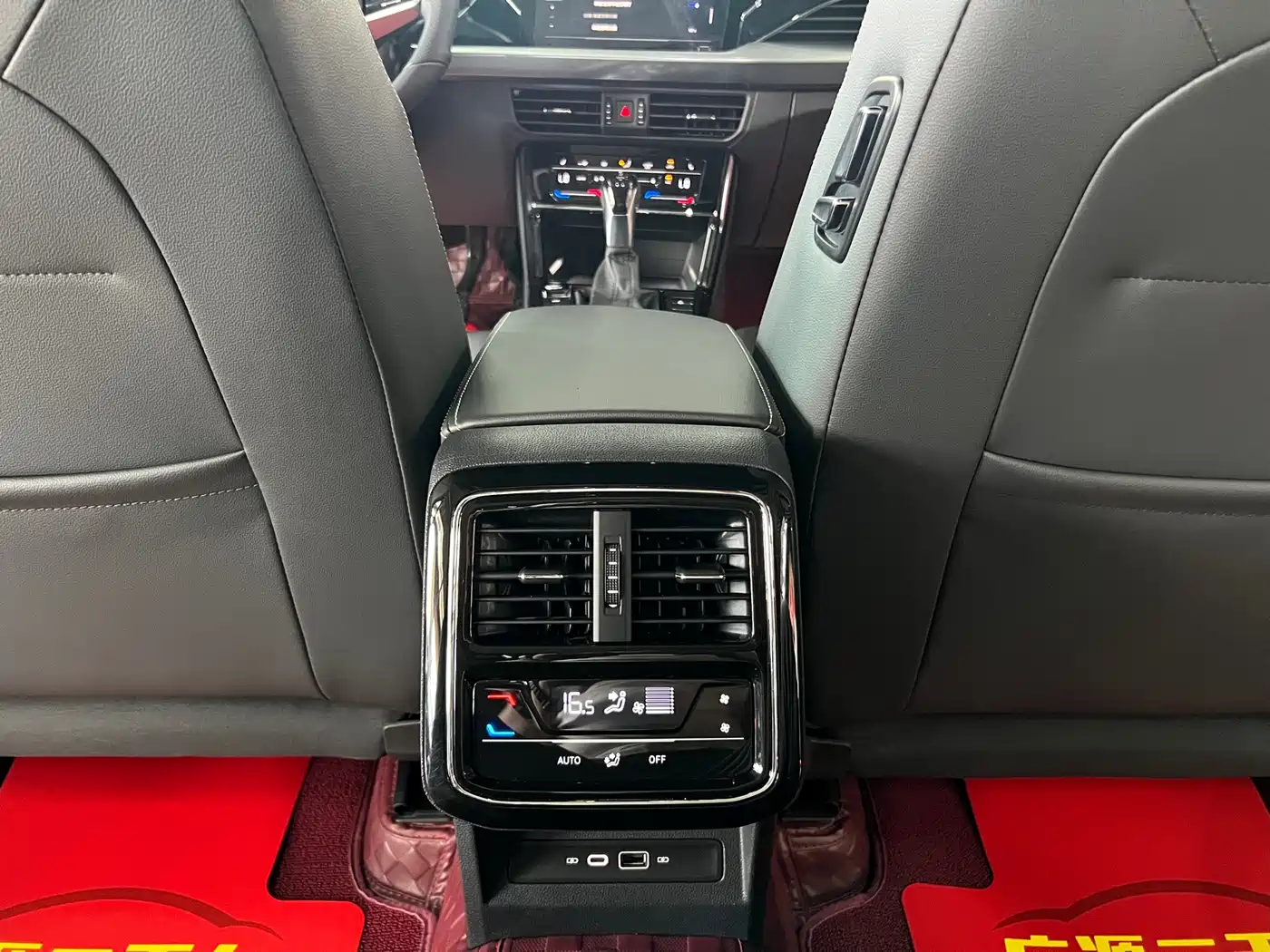 Volkswagen Passat 2023 330TSI Elite Edition фото 12