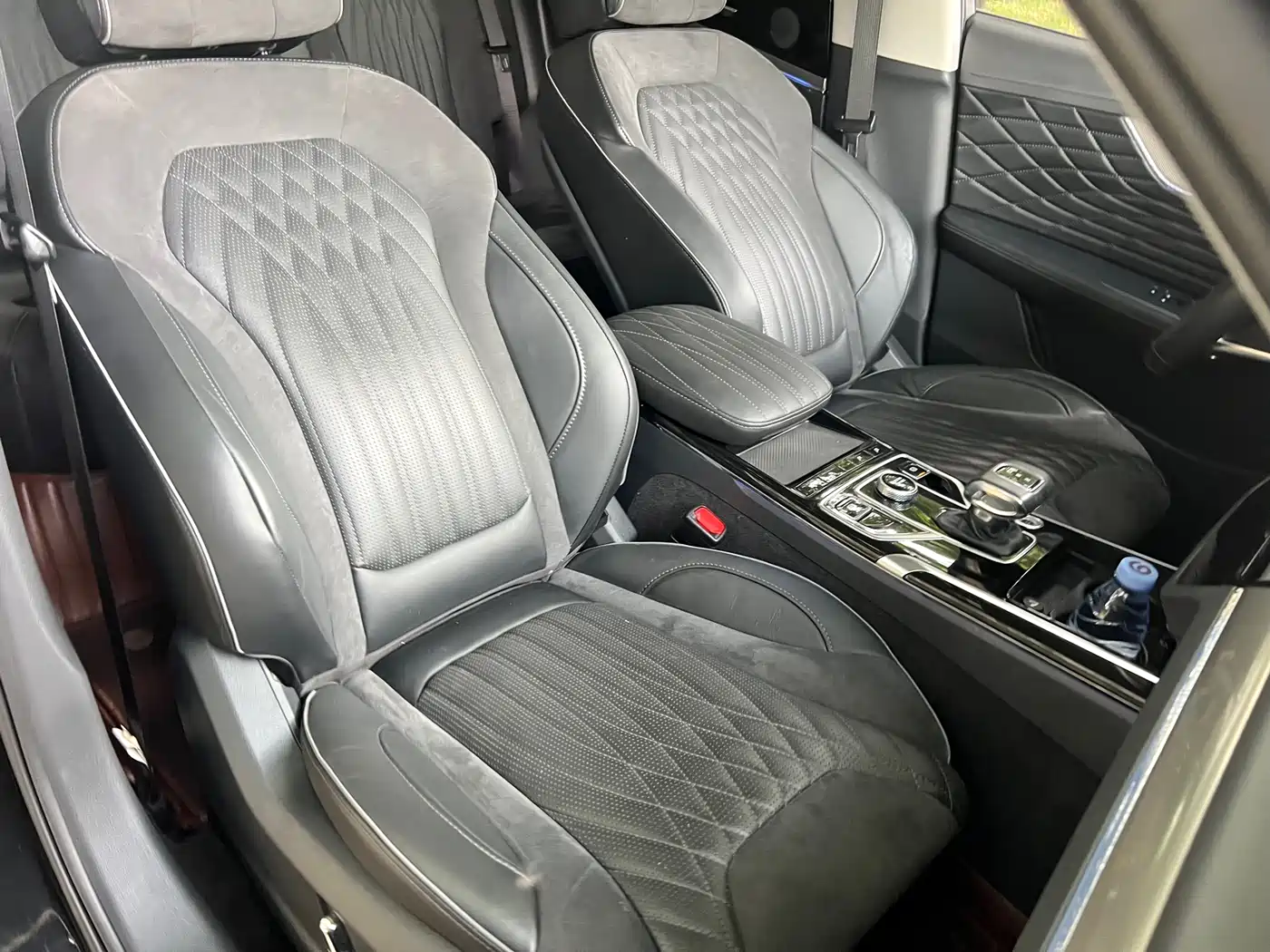 Hongqi HS5 2022 Facelift 2.0T Smart Flag Enjoyment Edition фото 10