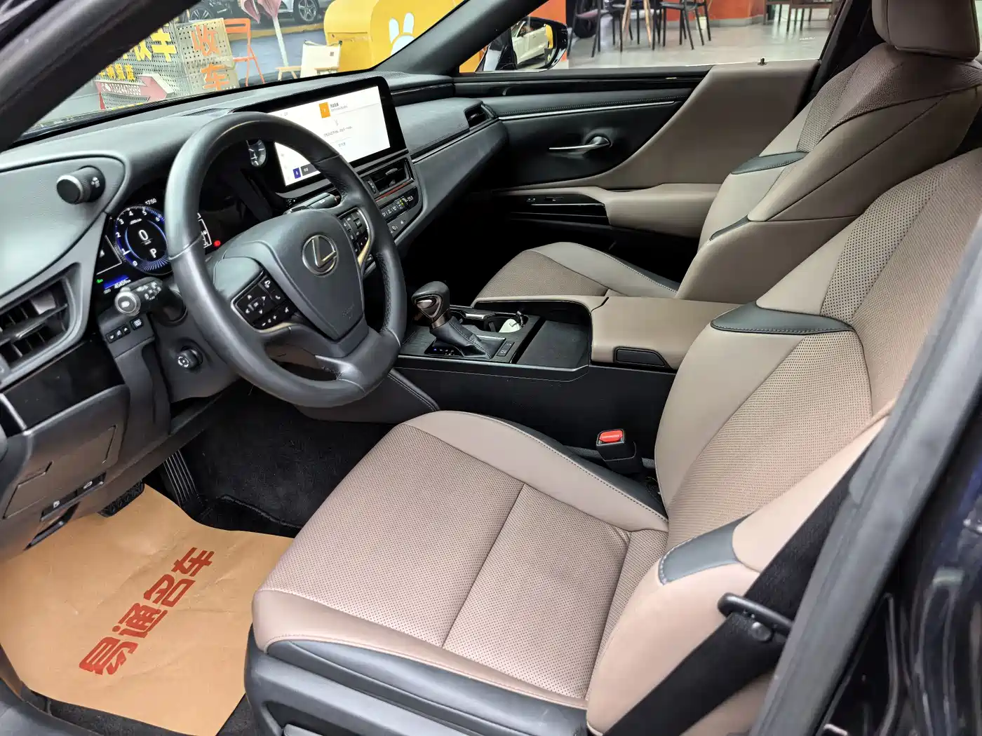 Lexus ES 2023 200 Excellence Edition фото 12