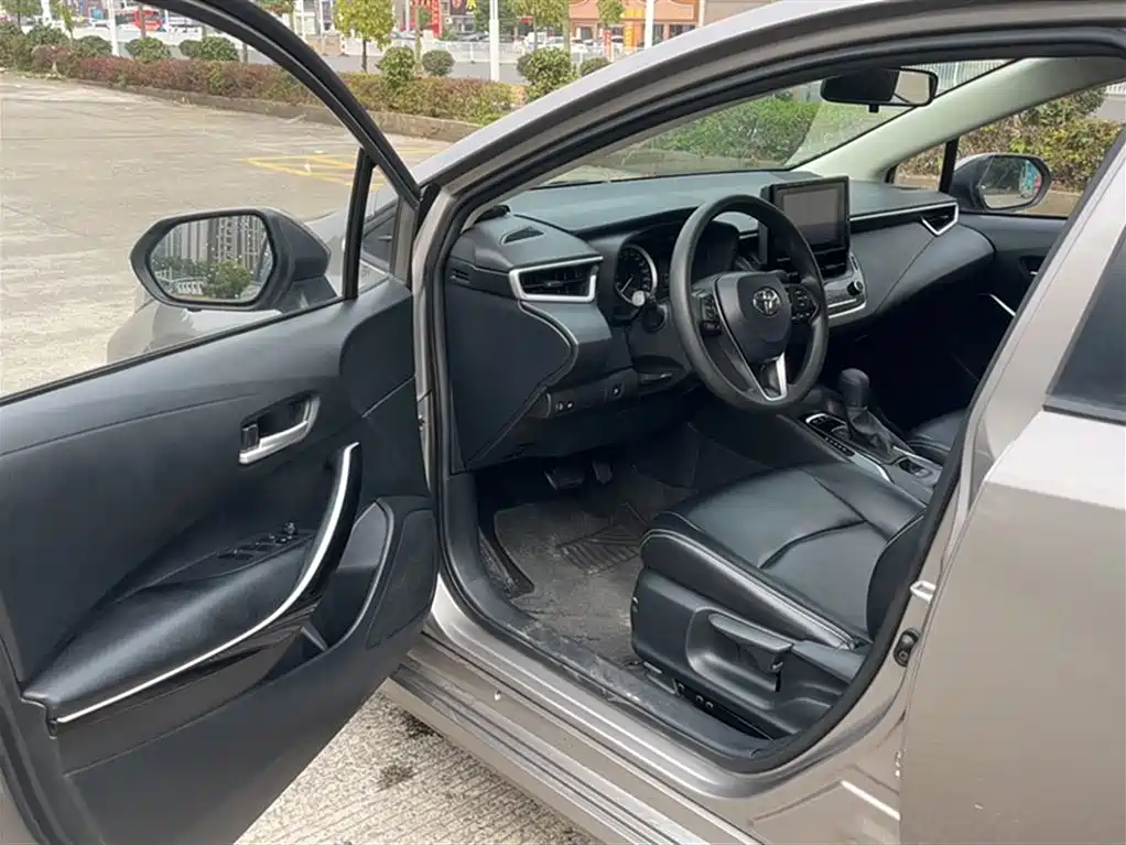 Toyota Corolla 2021 Hybrid 1.8L E-CVT Pioneer Edition фото 15