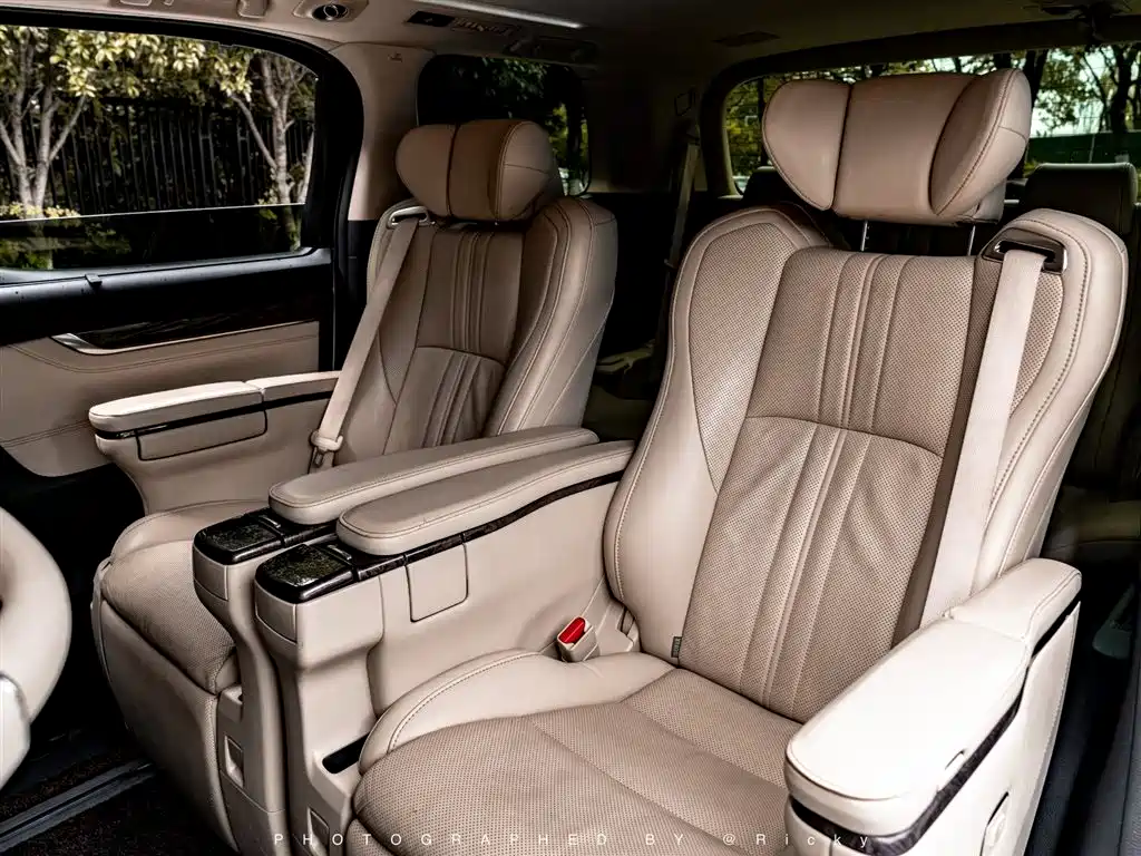 Toyota Alphard 2019 Hybrid 2.5L Premium Edition фото 16