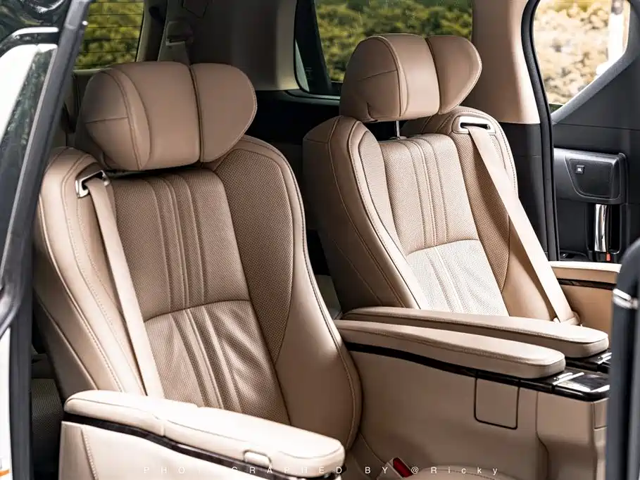 Toyota Alphard 2019 Hybrid 2.5L Premium Edition фото 13