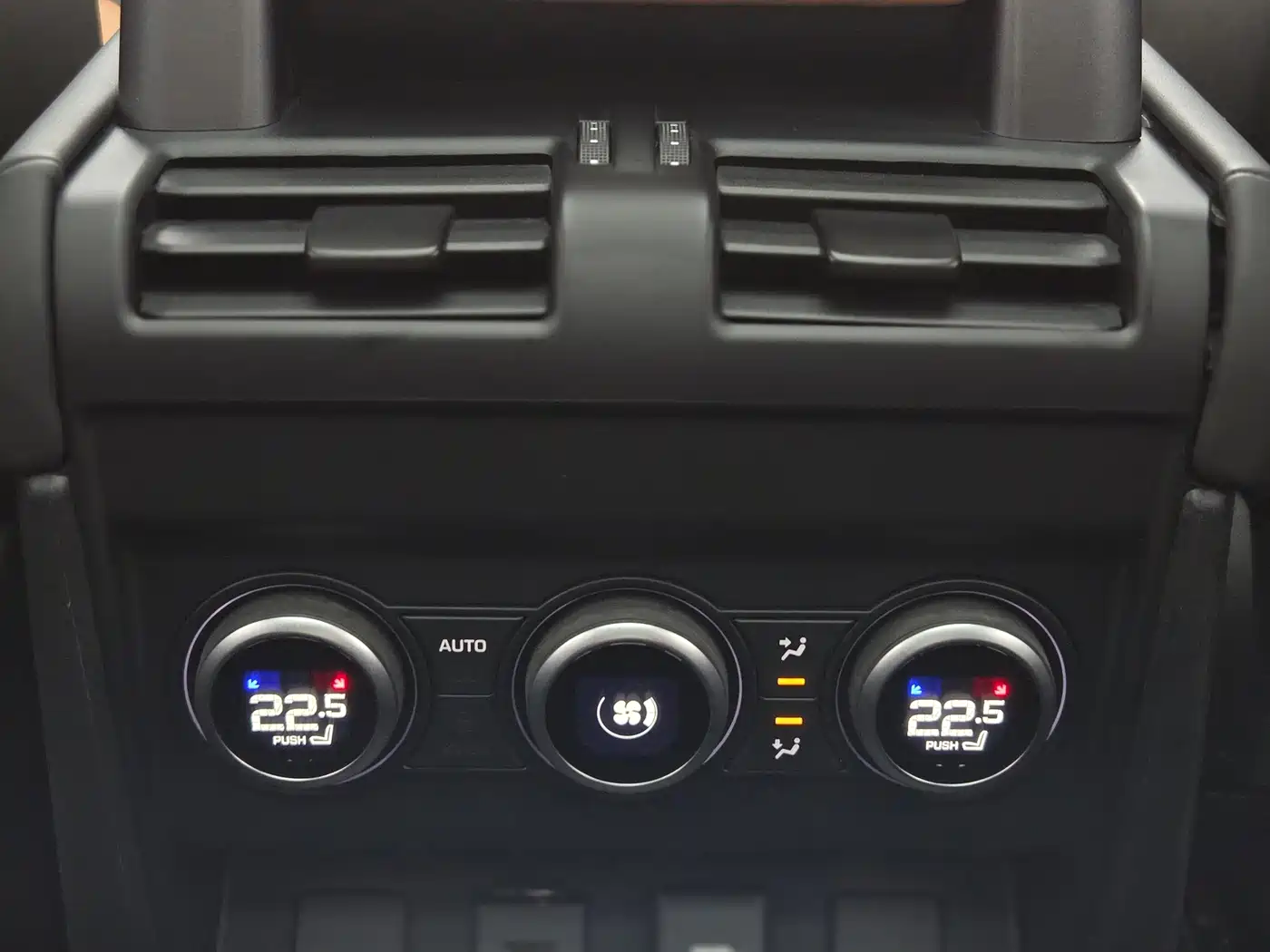 Land Rover Defender 2023 Facelift 110 3.0T P400 X-DYNAMIC HSE фото 16