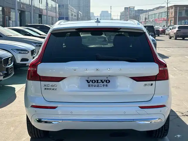 Volvo XC60 2023 B5 AWD Smart Elite Luxury — фото 4