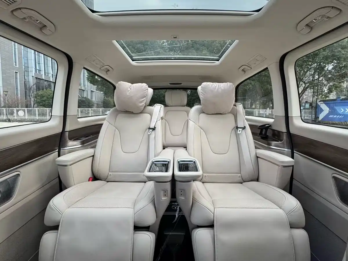 Mercedes-Benz V-Class 2022 V 260 L Long Wheelbase Prestige Edition фото 8