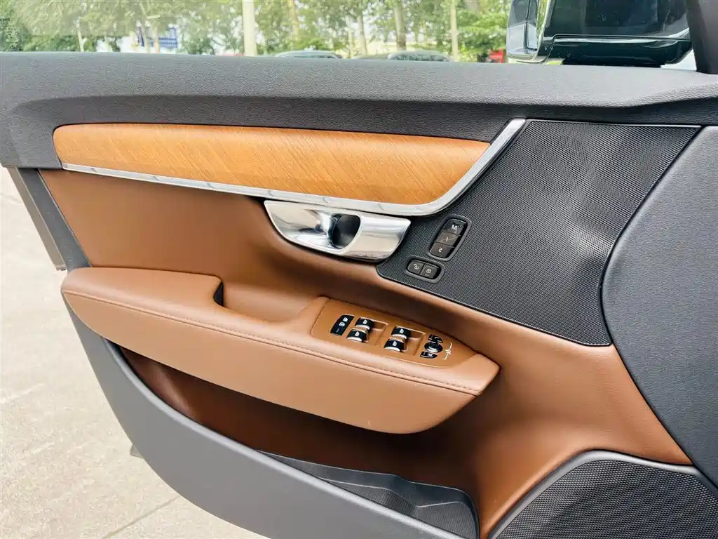 Volvo S90 2024 2024 B5 Momentum Luxury Edition