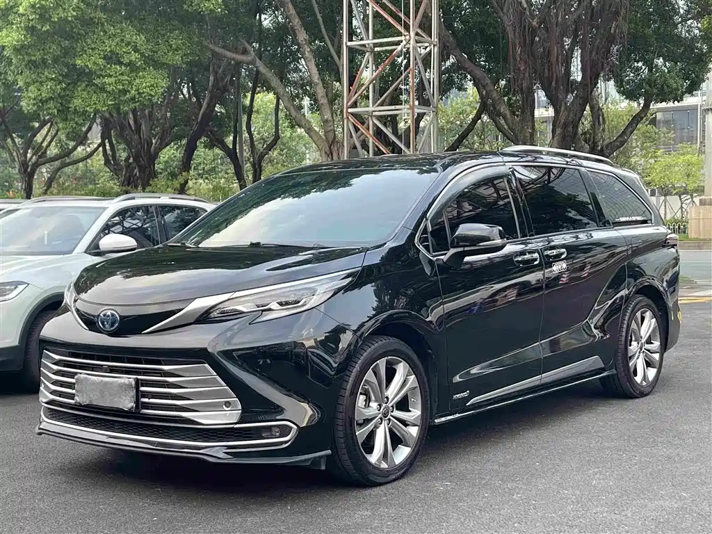 Фото 1 - Toyota Sienna