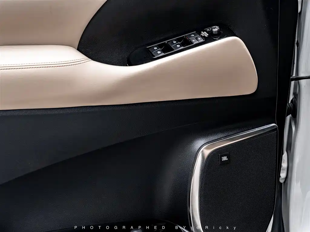 Toyota Alphard 2019 Hybrid 2.5L Premium Edition фото 10