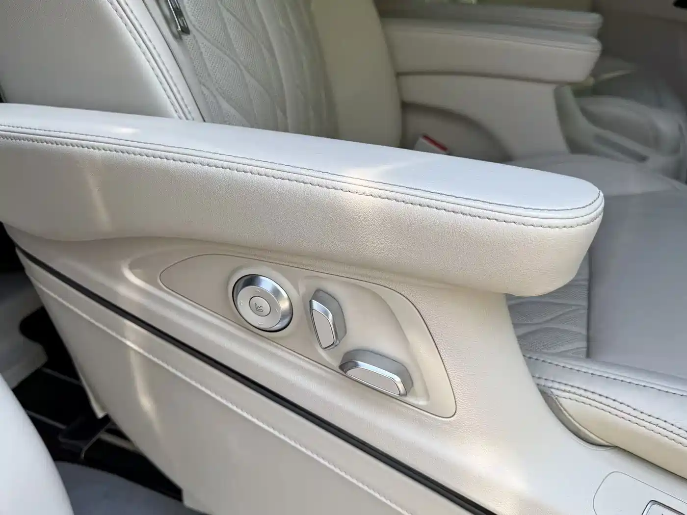 Buick GL8 2020 Avenir Six-Seat Elegance Edition фото 7