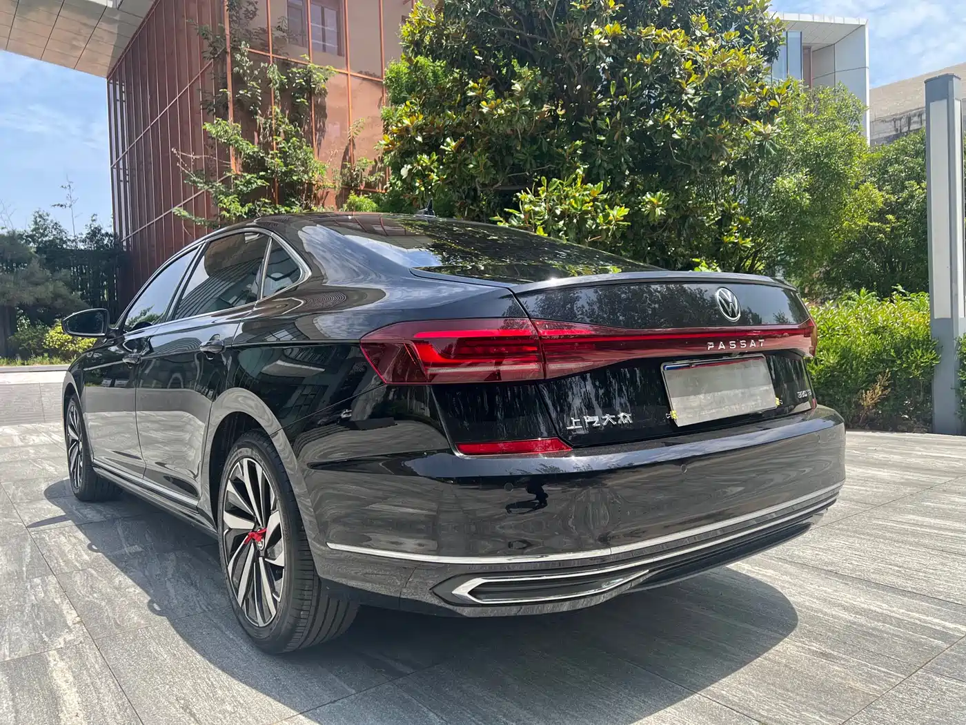 Volkswagen Passat 2023 330TSI Starlight Elite Edition фото 13