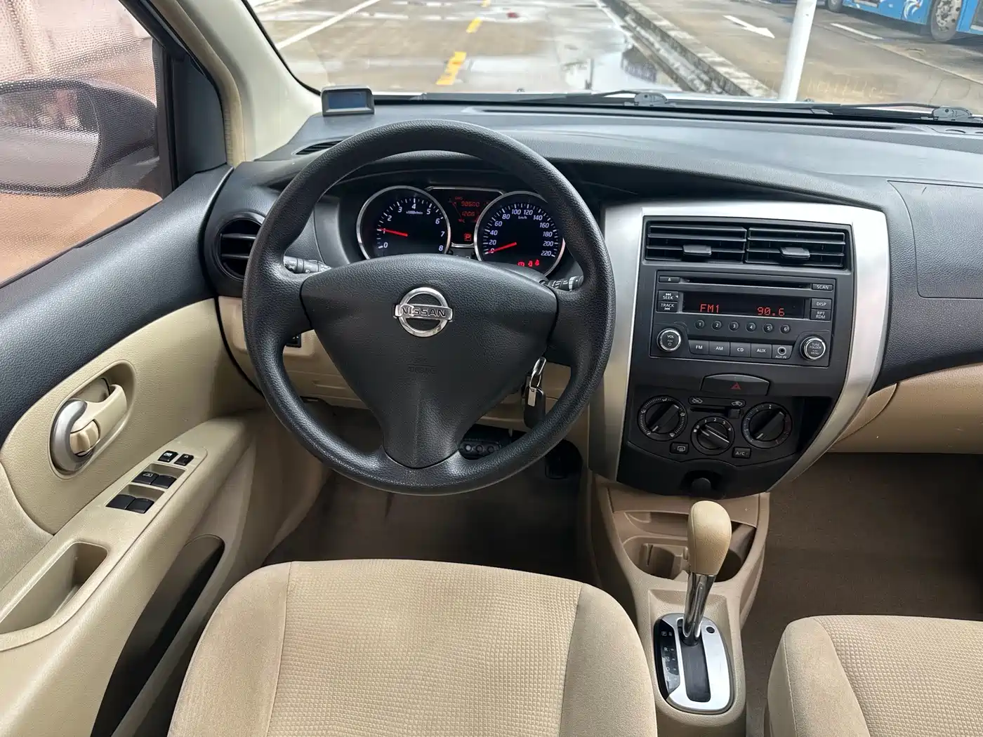 Nissan Livina 2015 2013 1.6XE CVT Comfort