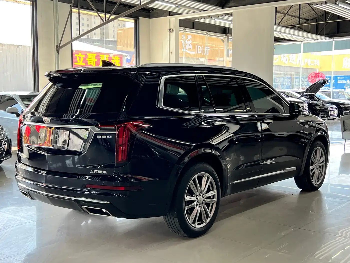 CADILLAC XT6