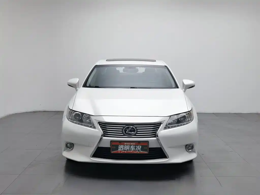 Photo 3 - Lexus ES