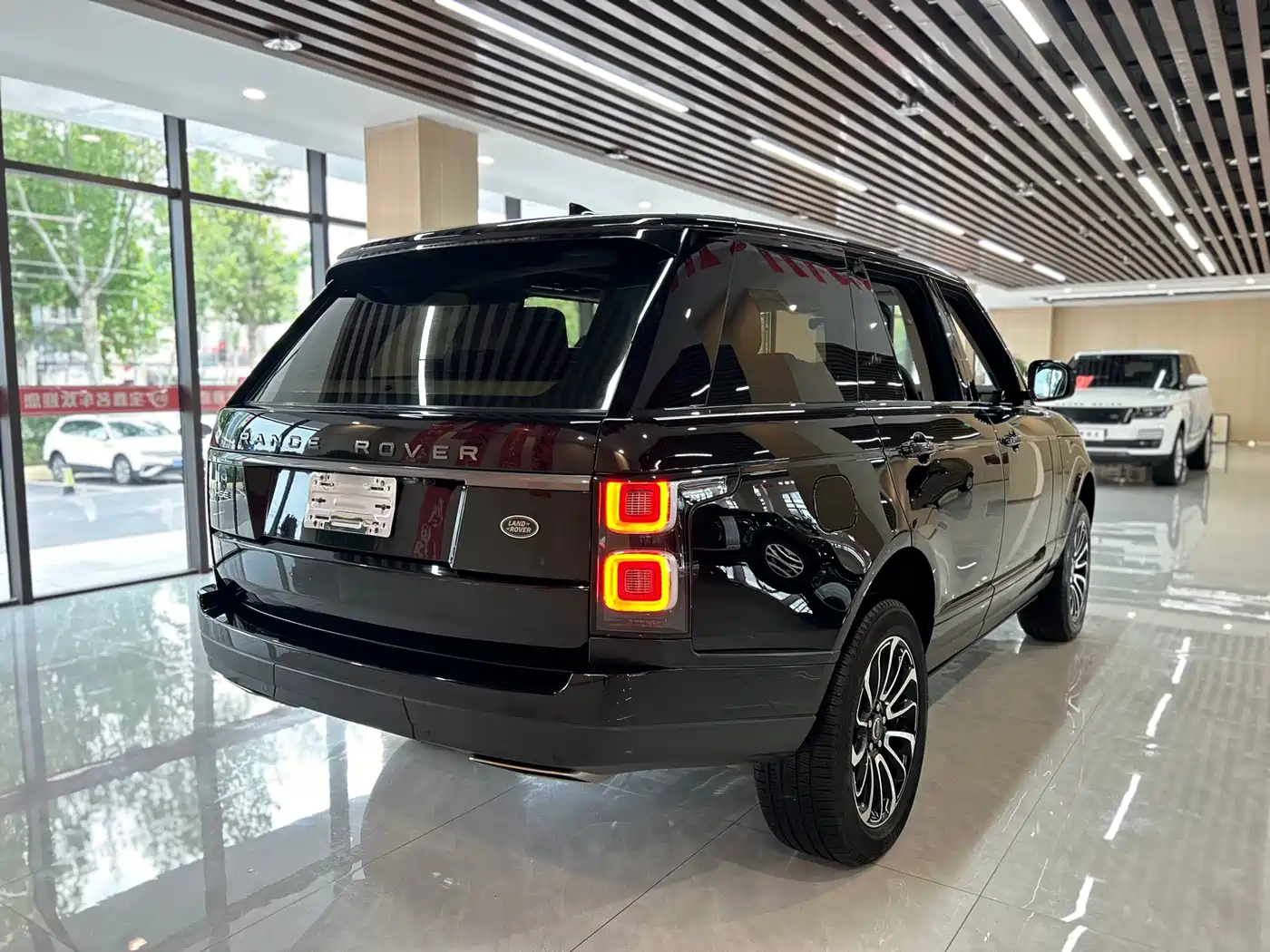 Land Rover Range Rover 2019 3.0 SC V6 Golden Age Edition фото 51