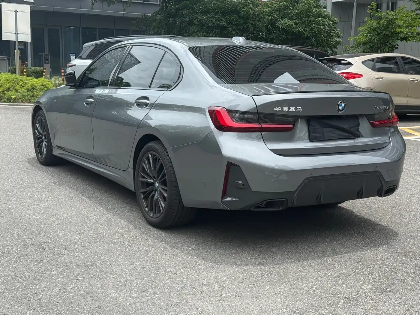 BMW 3 Series 2024 325Li M Sport Shadowline Package фото 26