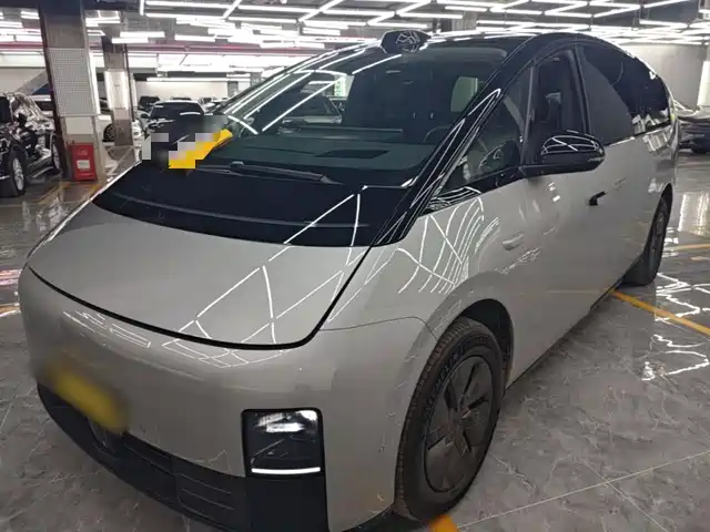 Li Auto MEGA Ultra