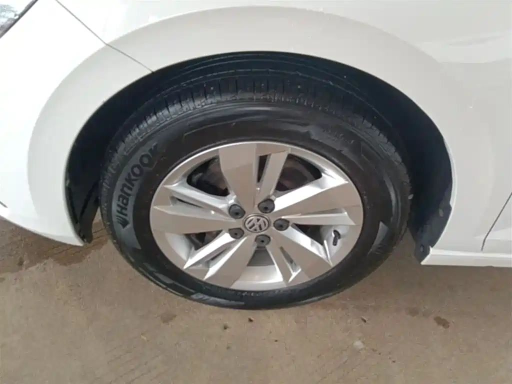 Volkswagen Polo 2019 Plus 1.5L Automatic Panorama Enjoyment Edition фото 22