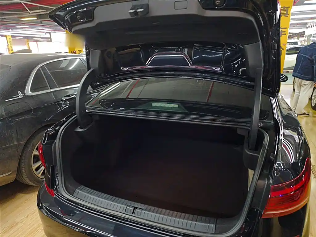 Volkswagen Passat 2022 280TSI Business Edition фото 10