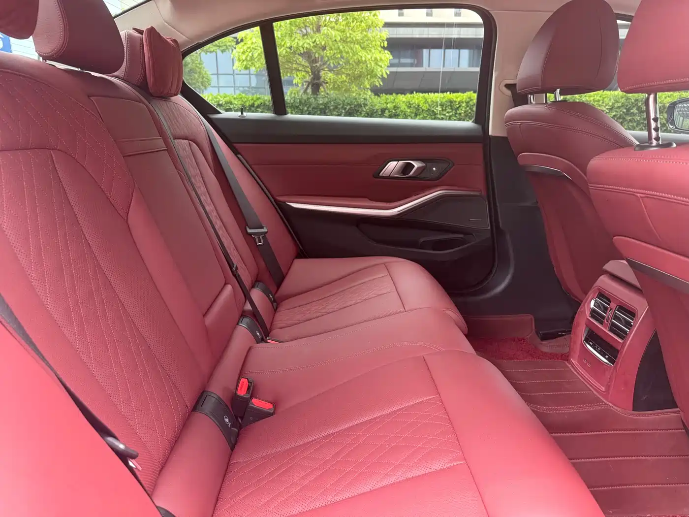 BMW 3 Series 2024 325Li M Sport Shadowline Package фото 18