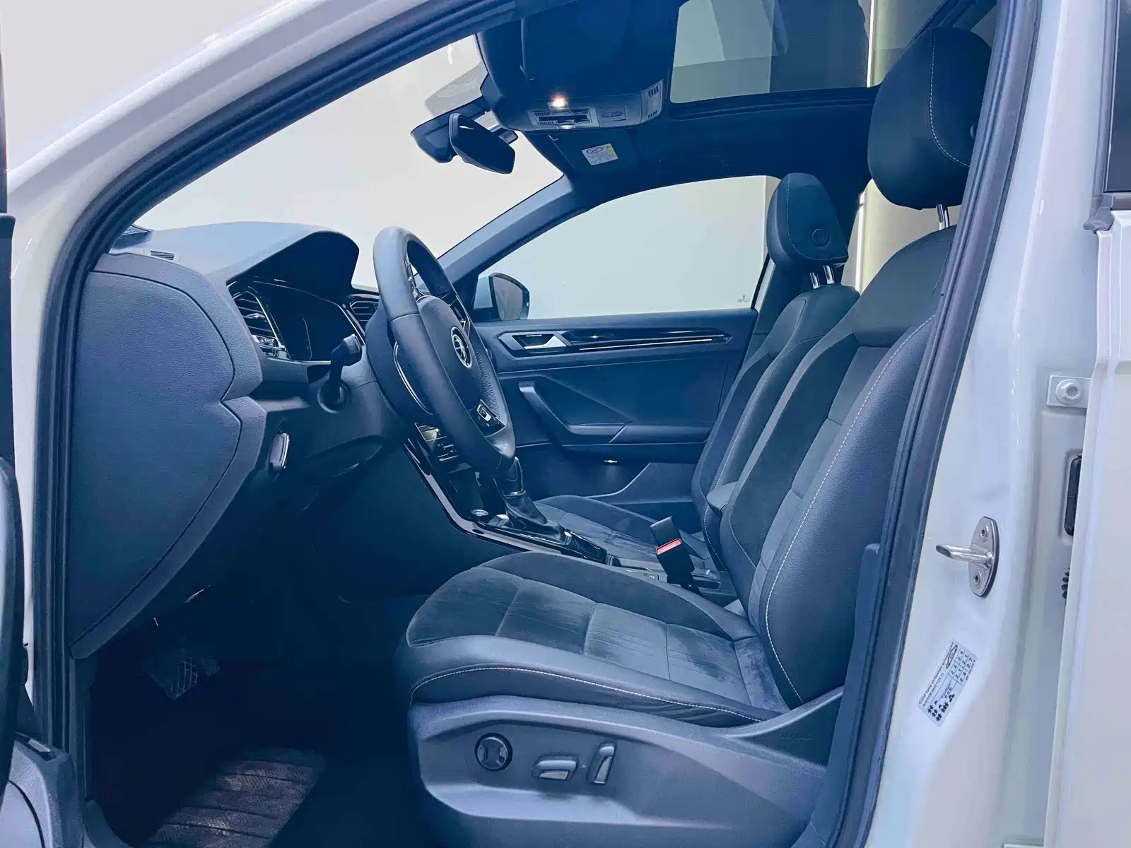 Фото 5 - Volkswagen T-ROC