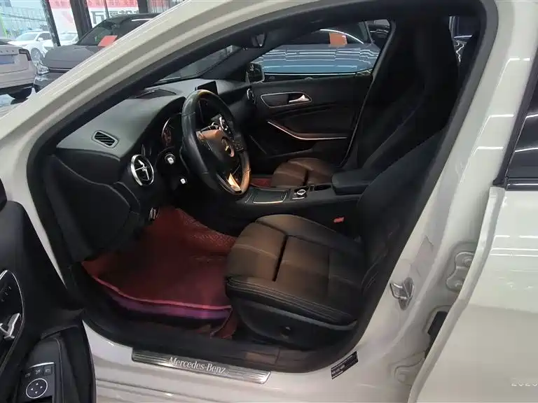 Mercedes-Benz A-Class (Import) 2017 Facelift A 200 Fashion фото 18