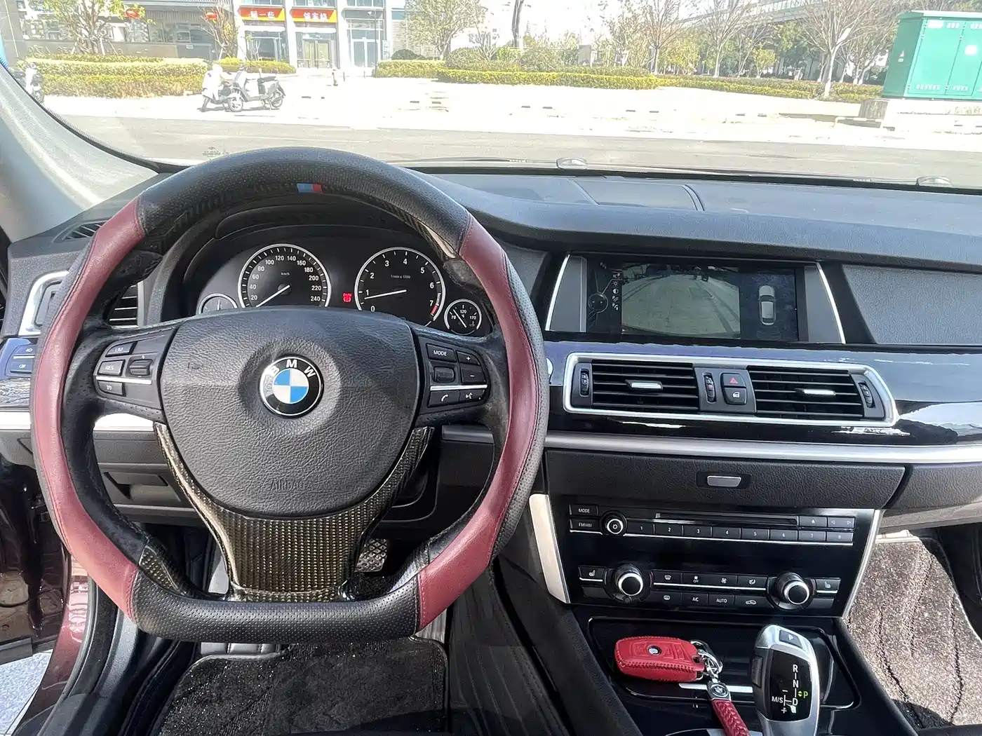 BMW 5 Series GT 2014 528i Leading фото 7