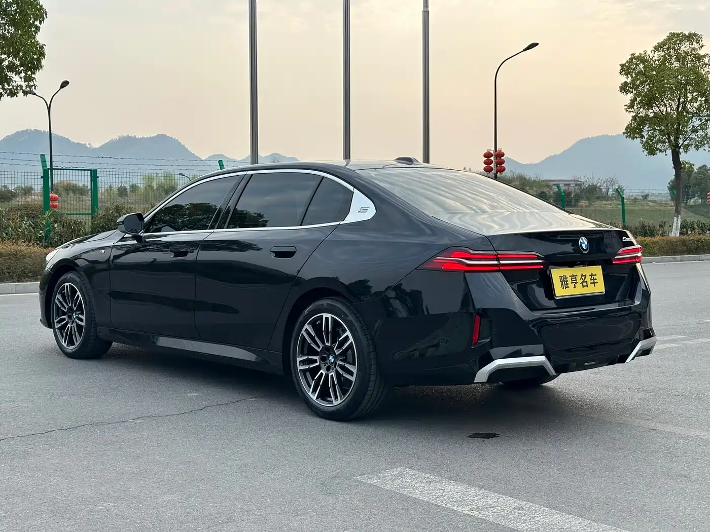 BMW 5 Series 2025 525Li M Sport Package фото 16