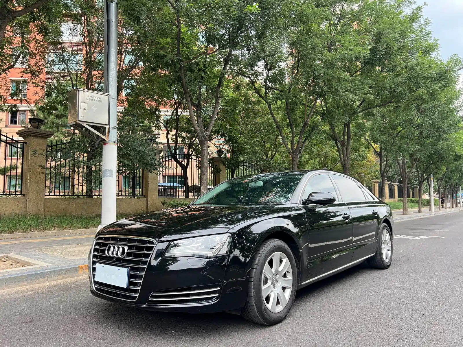 Фото 1 - Audi A8