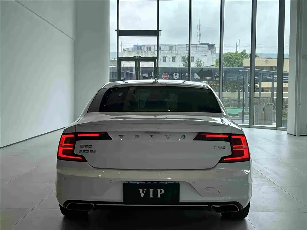 Фото 8 - Volvo S90