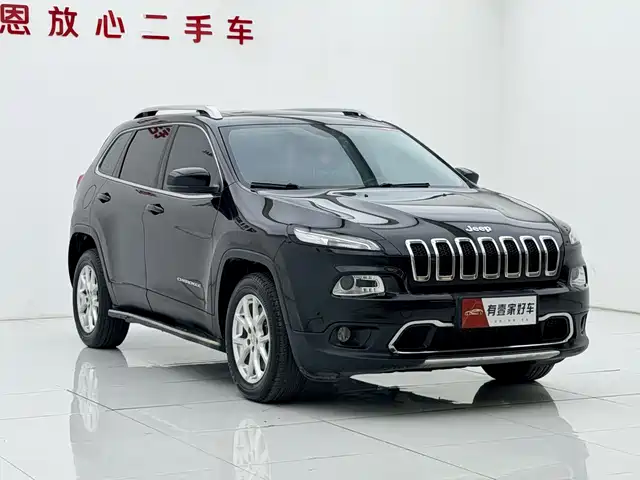 Jeep Cherokee 2017 2.4L Leading Edition — фото 3