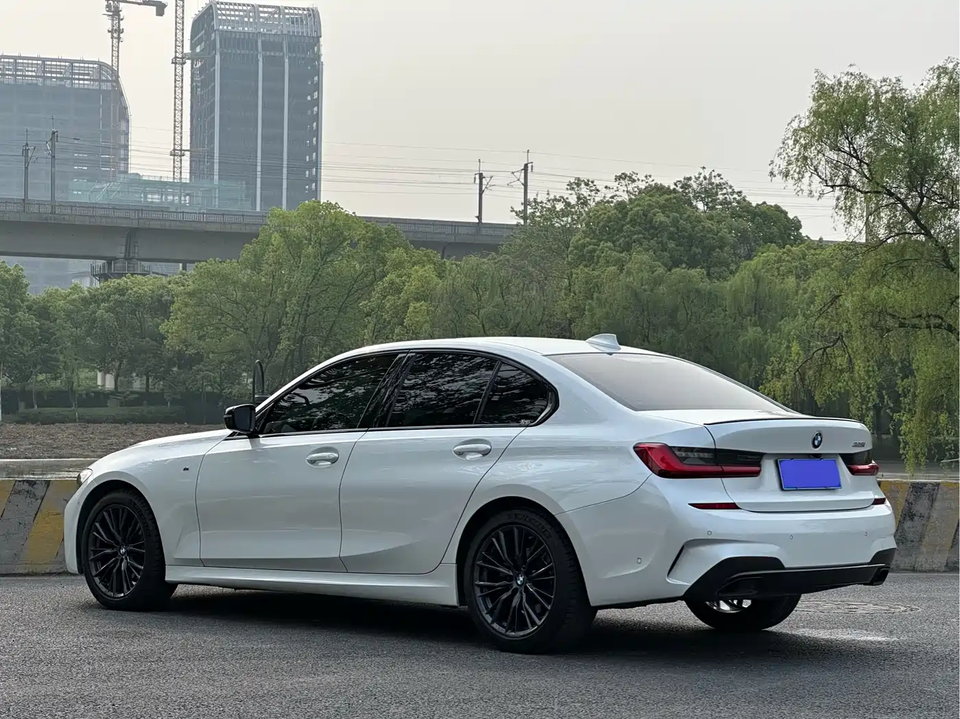 BMW 3 Series 2021 325i M Sport Night Edition фото 22
