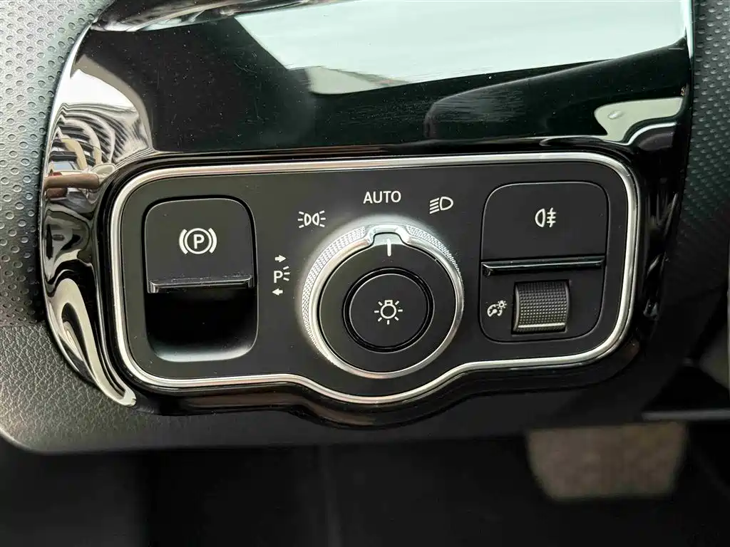 Mercedes-Benz A-Class 2020 A 200 L Sport Sedan фото 35