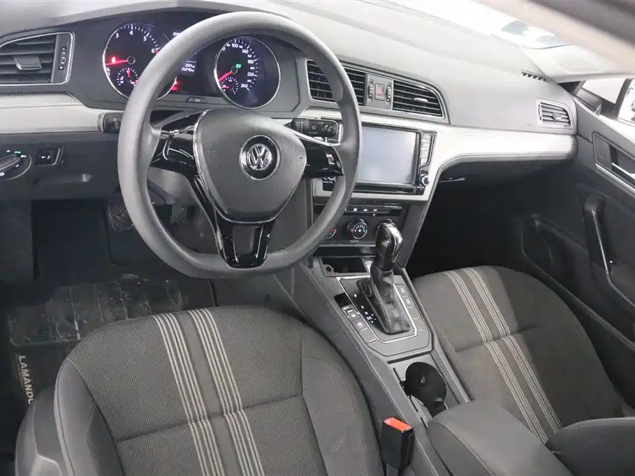 Volkswagen Lamando 2017 230TSI DSG Trend Edition фото 8