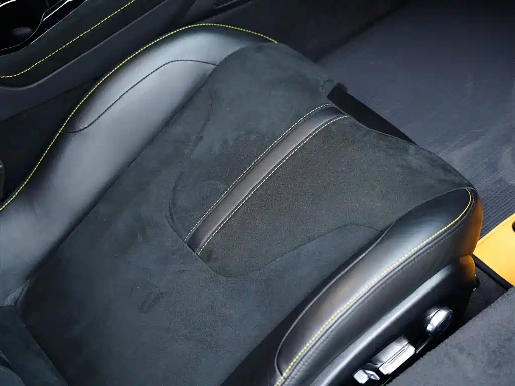 Lotus Cars EMIRA 2022 3.5T V6 Manual First Edition фото 38